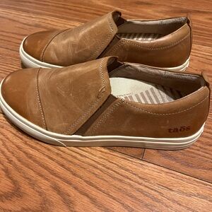Taos Footwear Tan Leather Slip-On Loafers